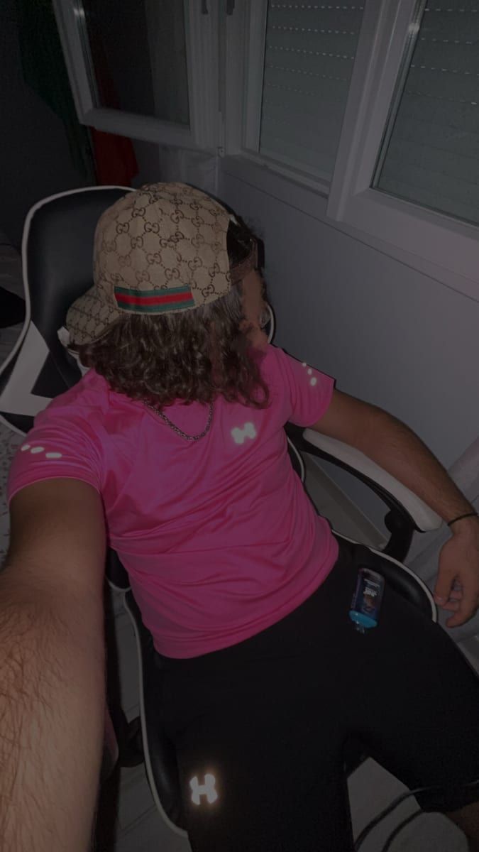 Emanuele - Cruising gay à Cayamant Profil de Emanuele, 37 ans, Cruising gay à Cayamant (Québec)
