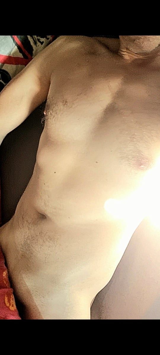 Kalani - Cruising gay à Sainte-Mélanie Profil de Kalani, 45 ans, Cruising gay à Sainte-Mélanie (Québec)