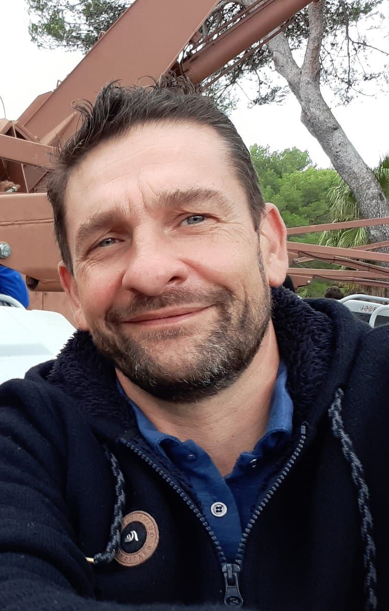Devann - Cruising gay à Sainte-Mélanie Profil de Devann, 35 ans, Cruising gay à Sainte-Mélanie (Québec)