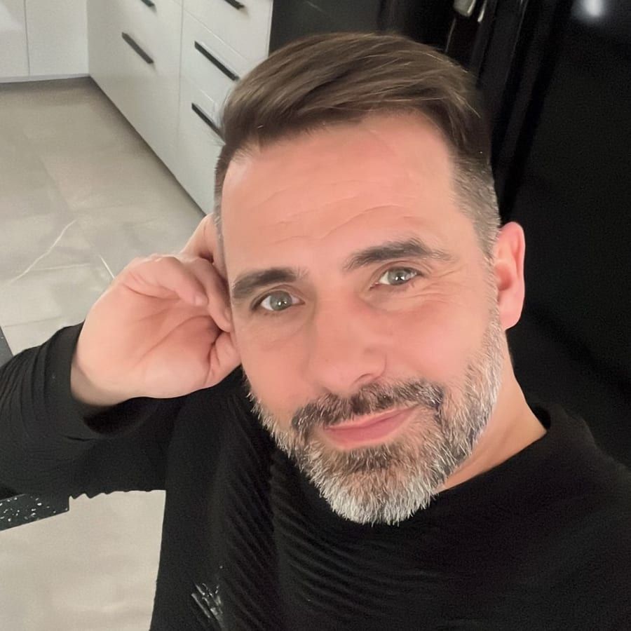 Profil de Coriolan, 24 ans, Cruising gay à Saint-Guy (Québec)