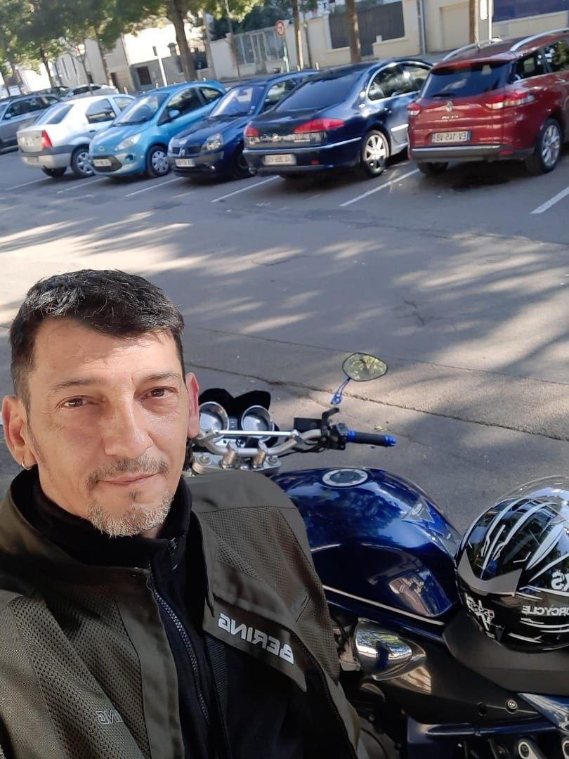 Aines - Cruising gay à Rivière-Pentecôte Profil de Aines, 45 ans, Cruising gay à Rivière-Pentecôte (Québec)