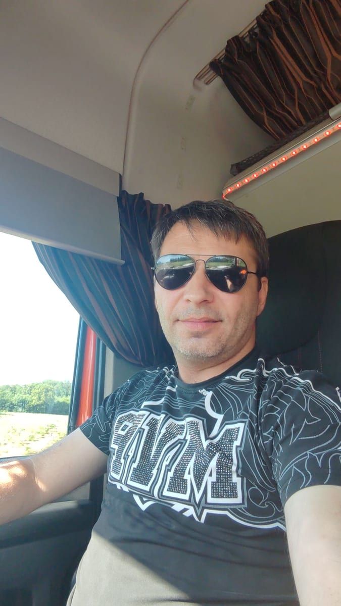 Nolane - Cruising gay à Saint-Gilbert Profil de Nolane, 37 ans, Cruising gay à Saint-Gilbert (Québec)