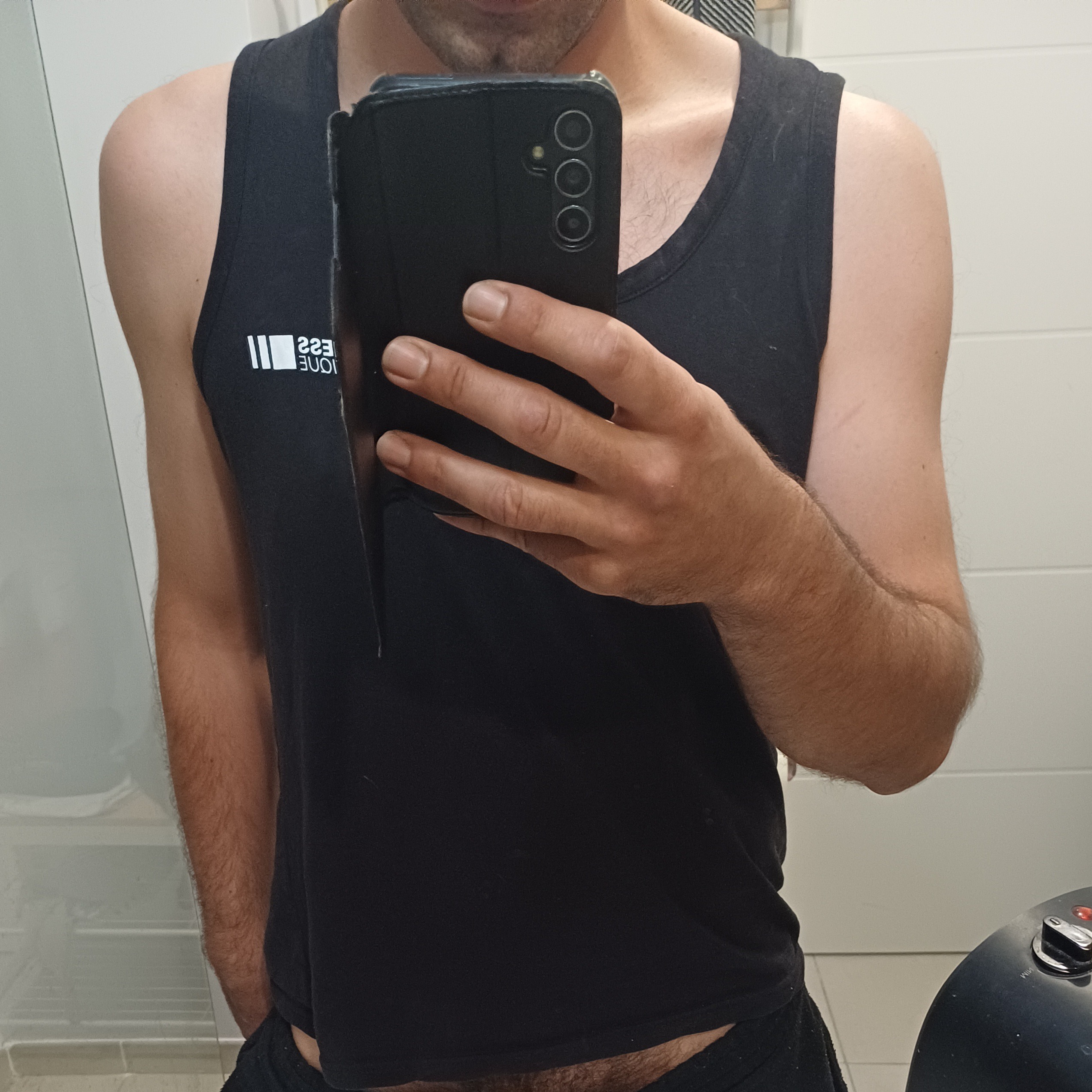 Profil de Wallace, 24 ans, Cruising gay à Longue-Rive (Québec)