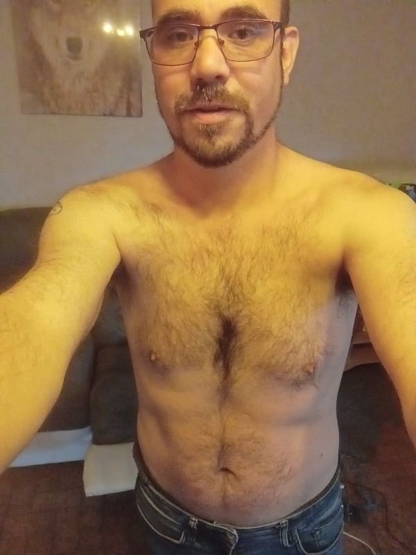 Johanes - Cruising gay à Bryson Profil de Johanes, 26 ans, Cruising gay à Bryson (Québec)