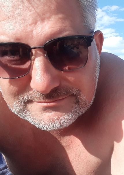 Profil de Lyonel, 25 ans, Cruising gay à Saint-Prosper-de-Champlain (Québec)