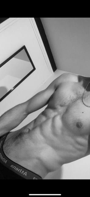 Profil de Nicolae, 24 ans, Cruising gay à Hampstead (Québec)