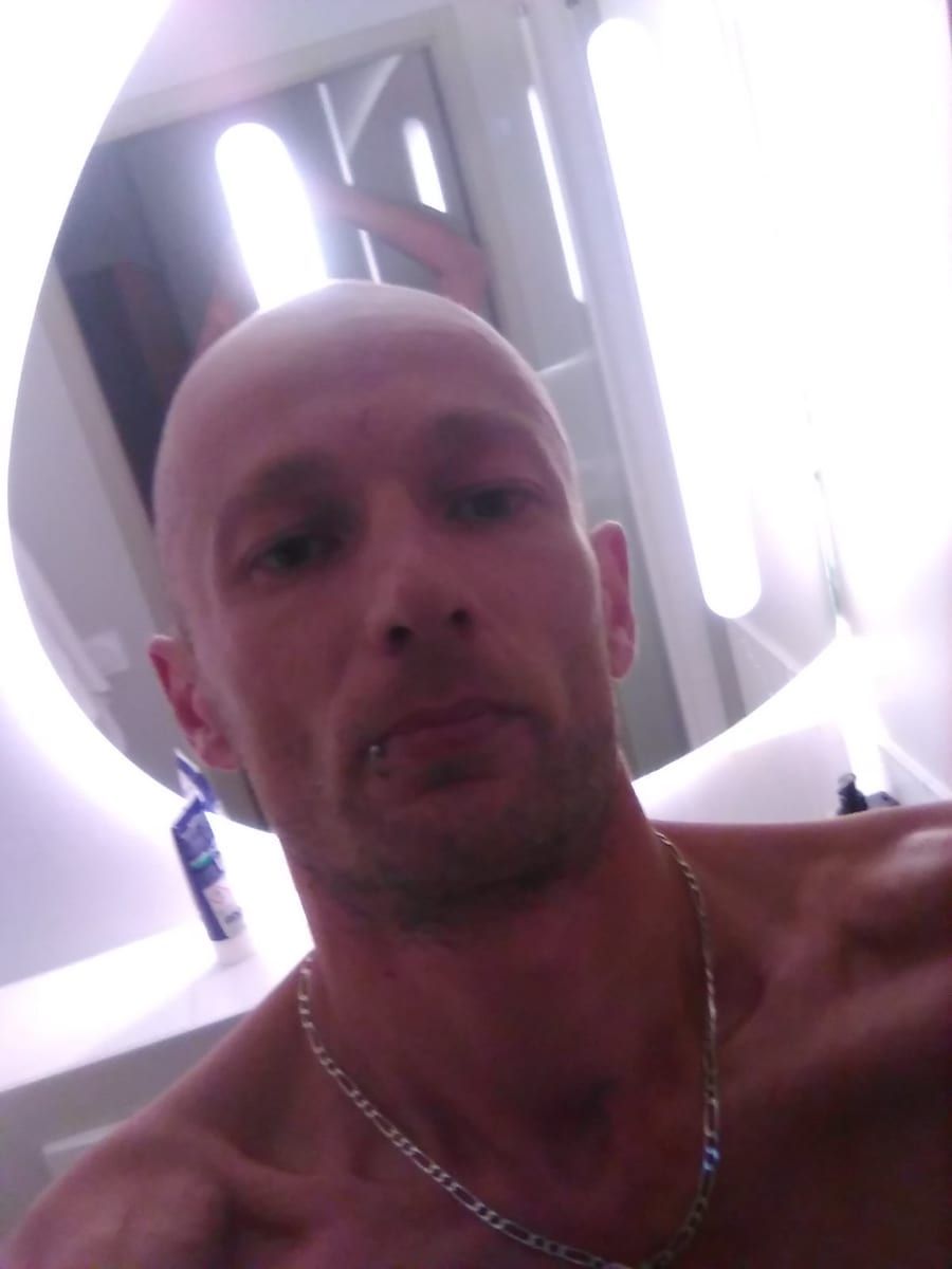 Halime - Cruising gay à Valcourt Profil de Halime, 45 ans, Cruising gay à Valcourt (Québec)