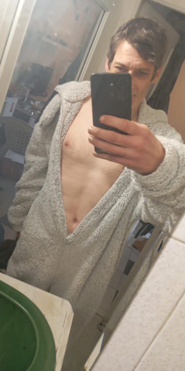 Profil de Amour, 33 ans, Cruising gay à Saint-Albert (Québec)