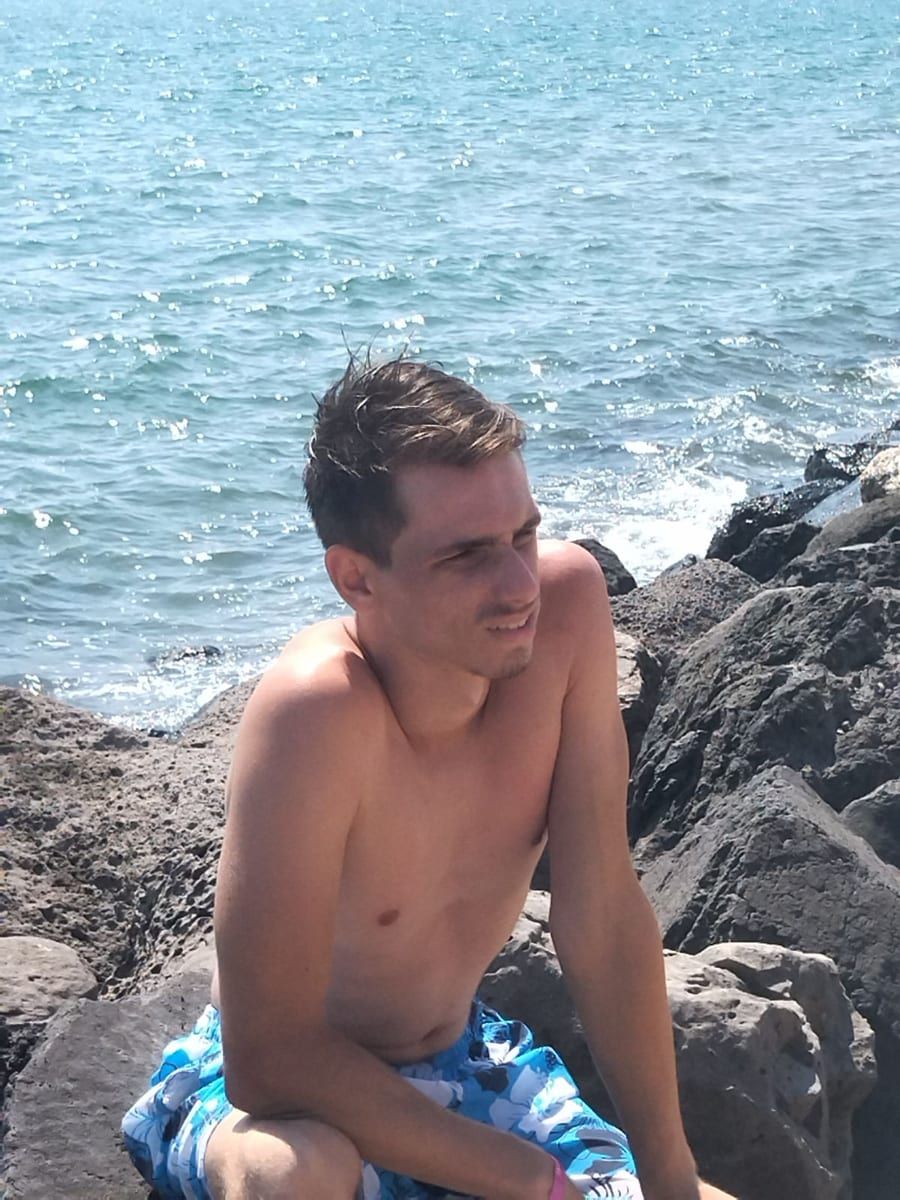 Shayne - Cruising gay à Adstock Profil de Shayne, 27 ans, Cruising gay à Adstock (Québec)