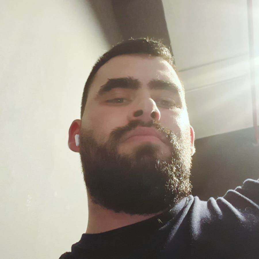 Profil de Eraldo, 33 ans, Cruising gay à Sainte-Luce (Québec)