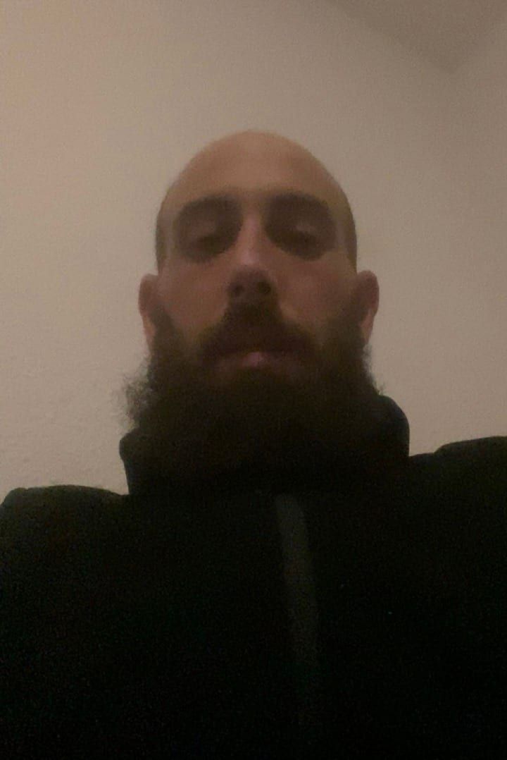 Profil de Djallil, 25 ans, Cruising gay à Colombier (Québec)