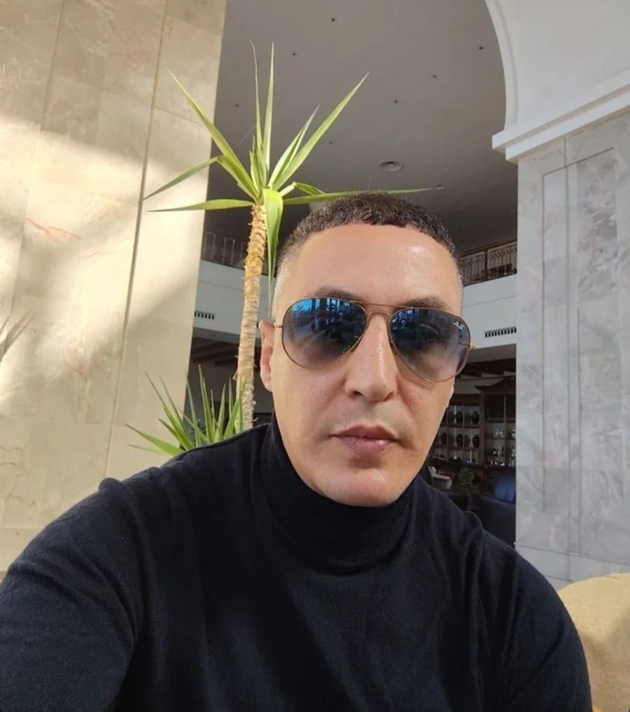 Ihsan - Cruising gay à Sainte-Mélanie Profil de Ihsan, 26 ans, Cruising gay à Sainte-Mélanie (Québec)