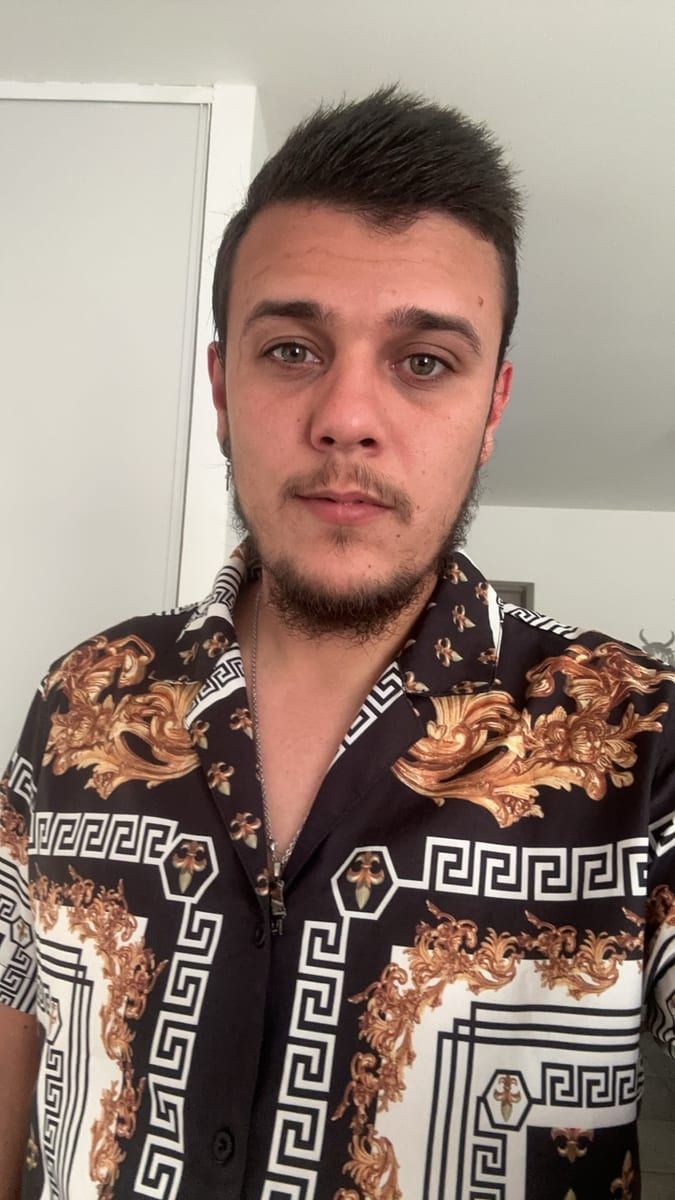 Profil de Genek, 28 ans, Cruising gay à Quyon (Québec)