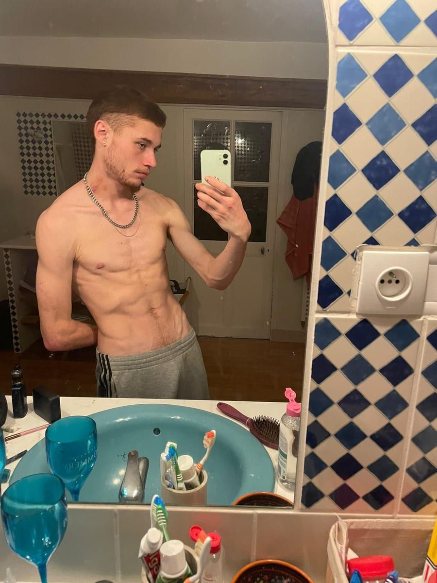 Profil de Zaire, 22 ans, Cruising gay à Labelle (Québec)