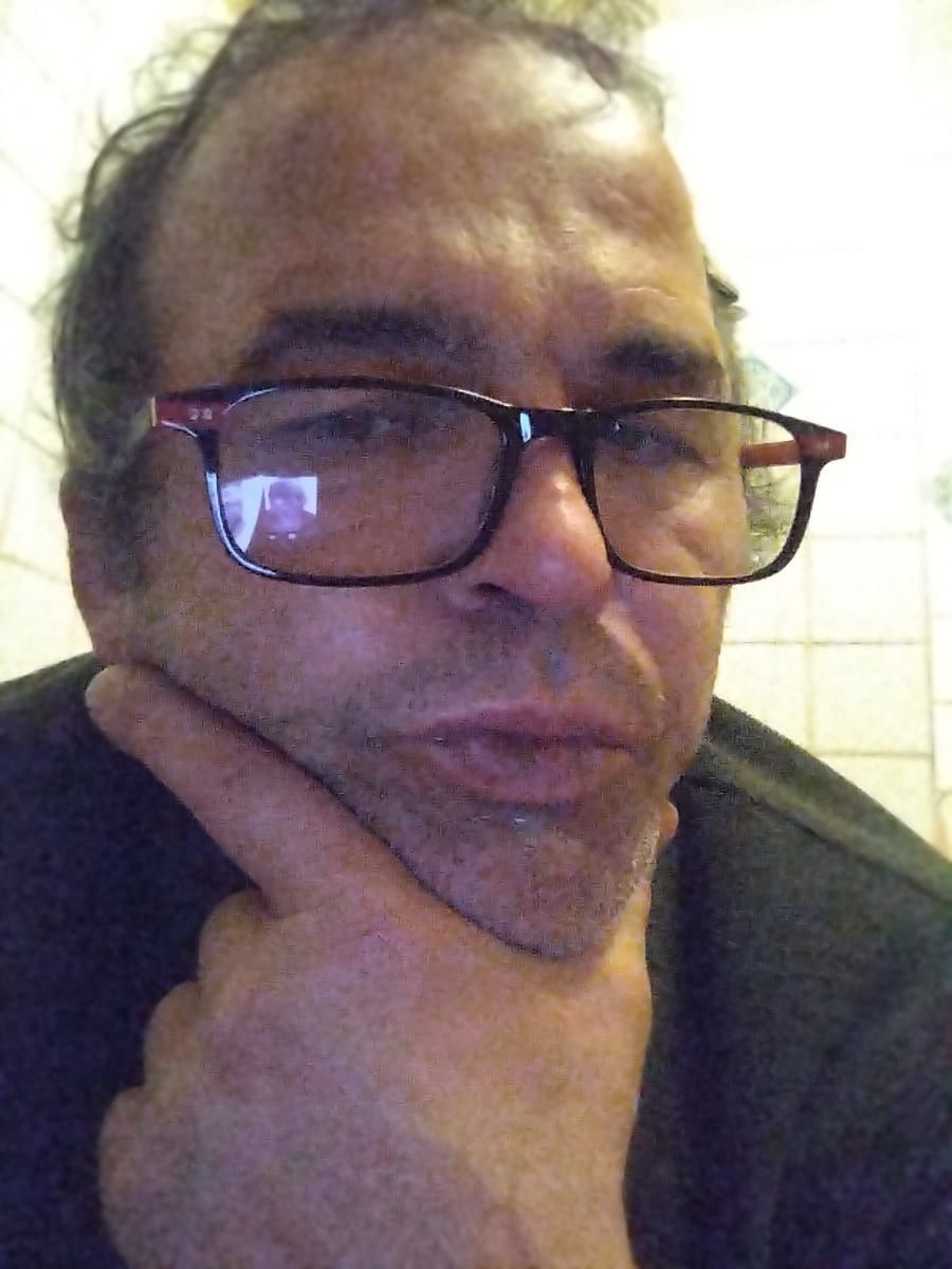 Ertugrul - Cruising gay à Valcourt Profil de Ertugrul, 43 ans, Cruising gay à Valcourt (Québec)