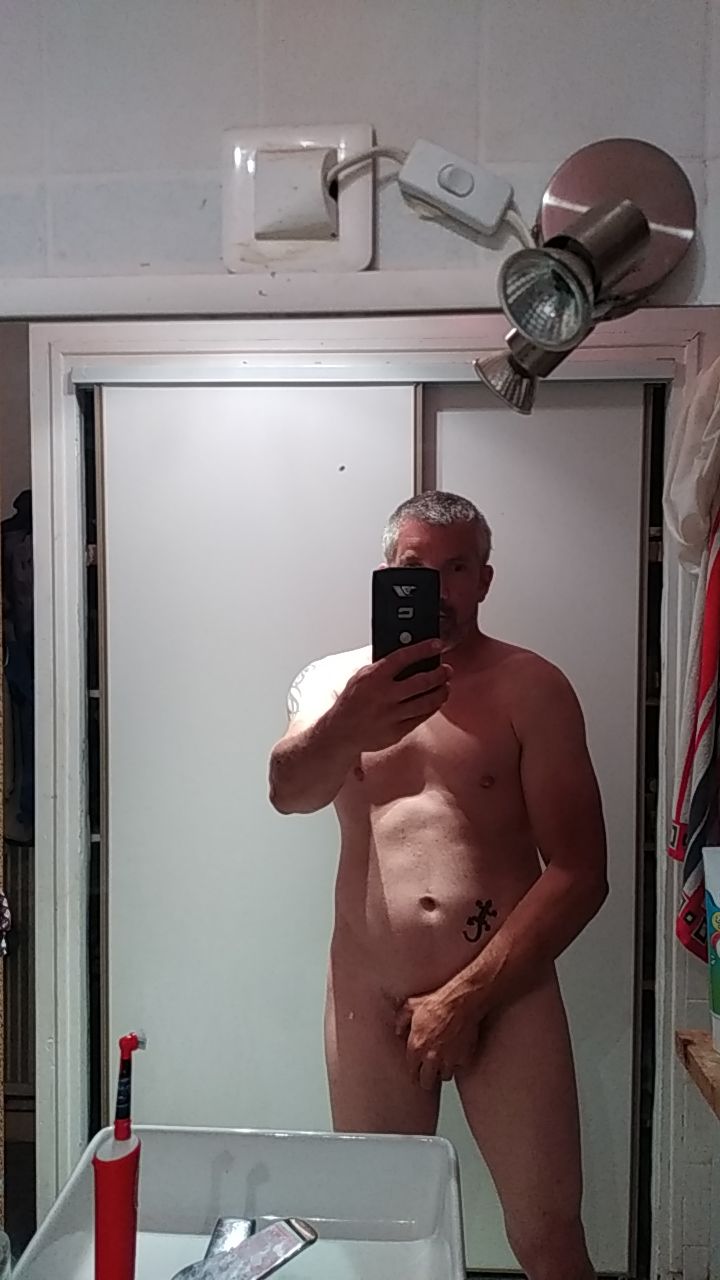 Pierre-mickael - Cruising gay à Saint-Edmond-les-Plaines Profil de Pierre-mickael, 42 ans, Cruising gay à Saint-Edmond-les-Plaines (Québec)