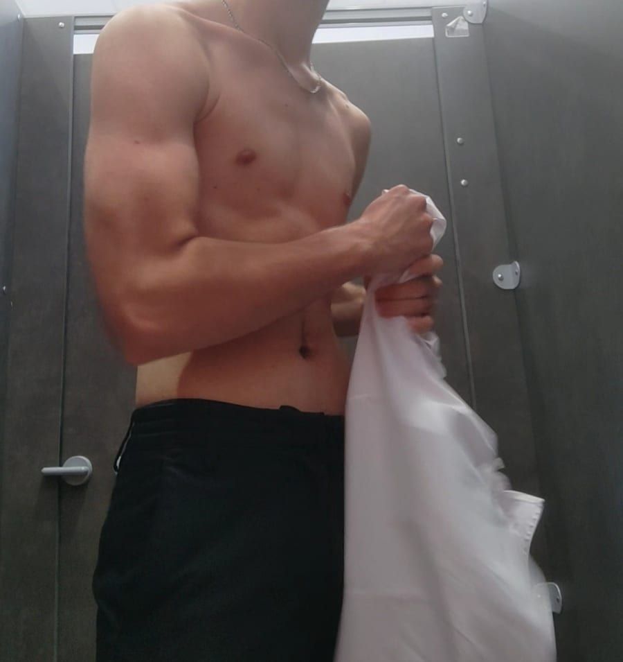 Sabin - Cruising gay à Cayamant Profil de Sabin, 22 ans, Cruising gay à Cayamant (Québec)