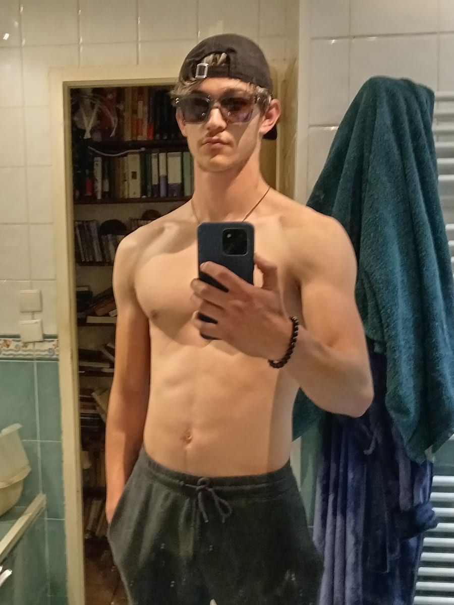 Lancelot - Cruising gay à Valcourt Profil de Lancelot, 22 ans, Cruising gay à Valcourt (Québec)