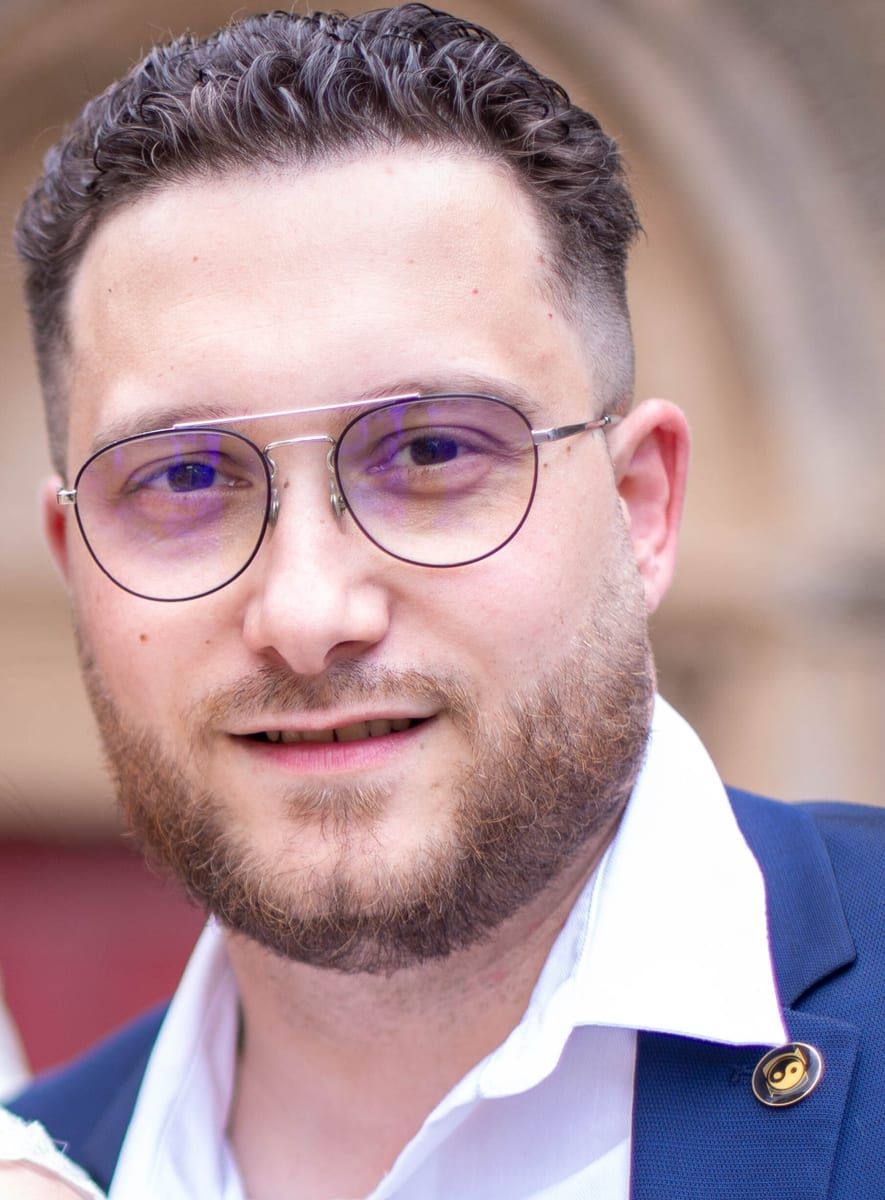 Nasime - Cruising gay à Bryson Profil de Nasime, 37 ans, Cruising gay à Bryson (Québec)