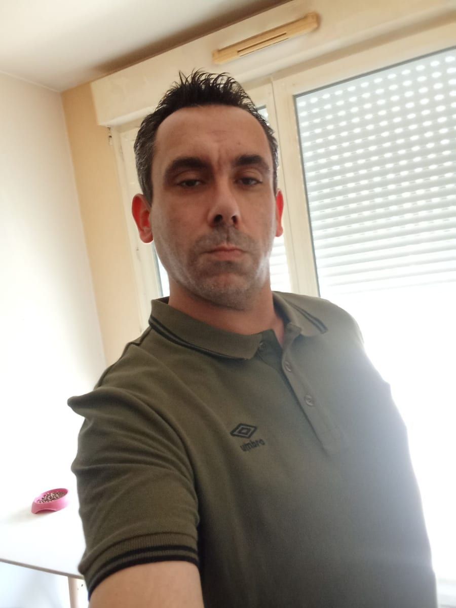 Profil de Amida, 23 ans, Cruising gay à Franklin (Québec)