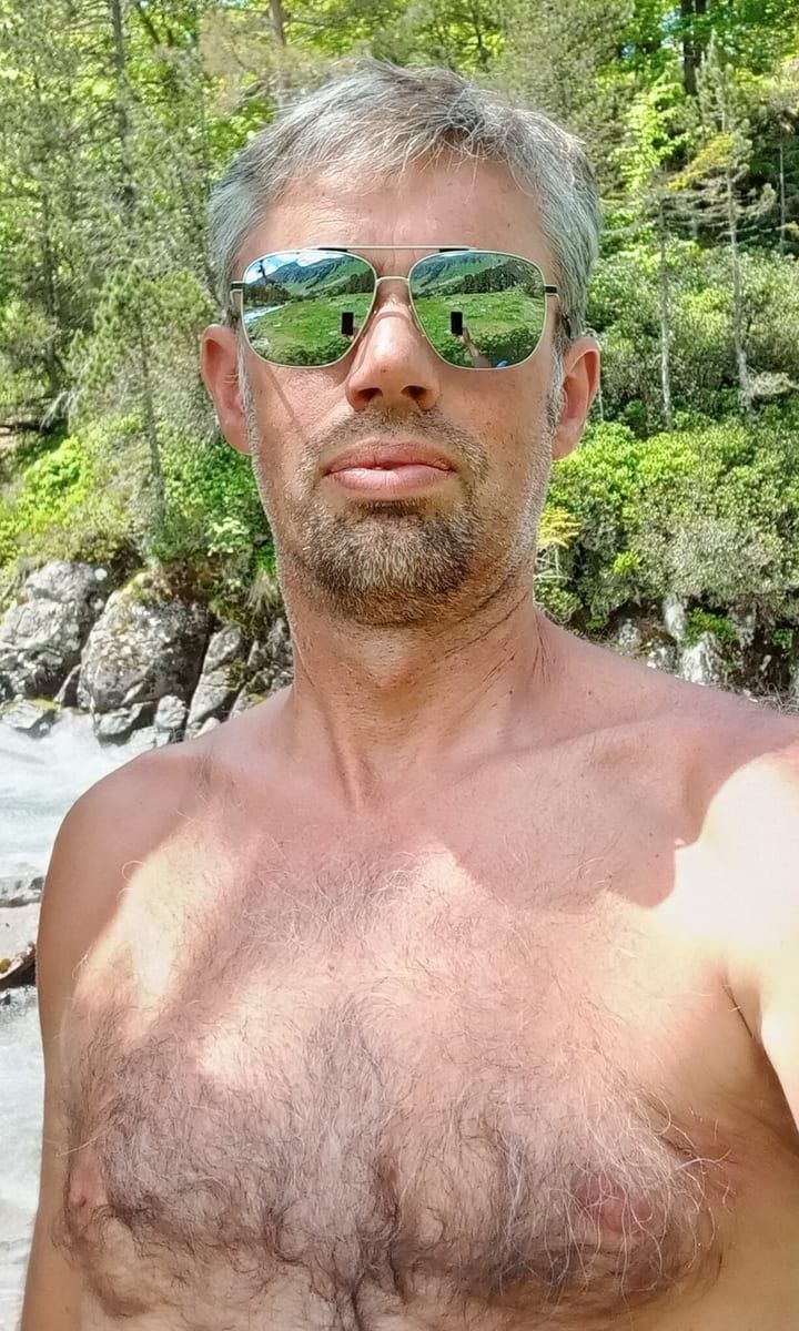 Vasile - Cruising gay à Saint-Edmond-les-Plaines Profil de Vasile, 37 ans, Cruising gay à Saint-Edmond-les-Plaines (Québec)