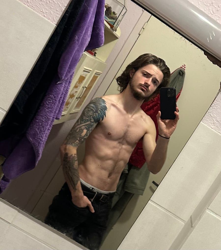 Reuben - Cruising gay à Yamaska Profil de Reuben, 37 ans, Cruising gay à Yamaska (Québec)