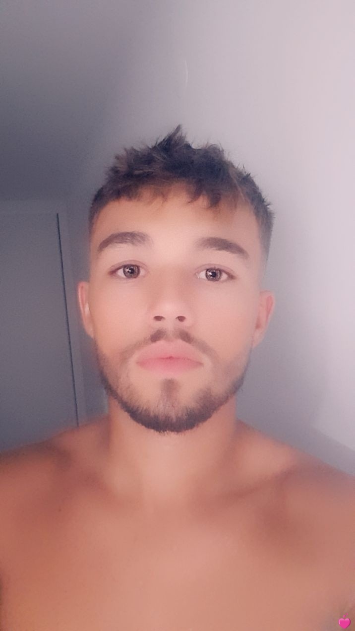 Mohamed-said - Cruising gay à Sainte-Mélanie Profil de Mohamed-said, 27 ans, Cruising gay à Sainte-Mélanie (Québec)